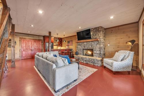 Χώρος καθιστικού στο Lux Mountain Retreat in the Aska Adventure Area