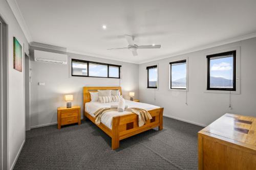 Katil atau katil-katil dalam bilik di 4 Bedroom House - Gorgeous View