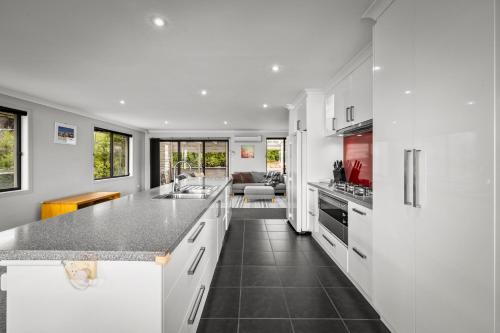Dapur atau dapur kecil di 4 Bedroom House - Gorgeous View