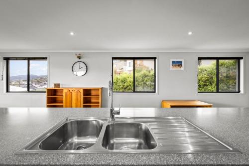 Dapur atau dapur kecil di 4 Bedroom House - Gorgeous View