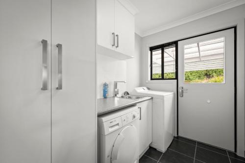 Dapur atau dapur kecil di 4 Bedroom House - Gorgeous View
