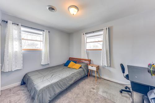 Ένα ή περισσότερα κρεβάτια σε δωμάτιο στο Cozy Wisconsin Escape with Deck, Grill and Fire Pit!