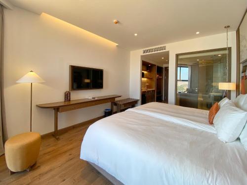 Ένα ή περισσότερα κρεβάτια σε δωμάτιο στο 1BR direct seaview - 5 mins to the beach - infinity pool - Apec Mui Ne