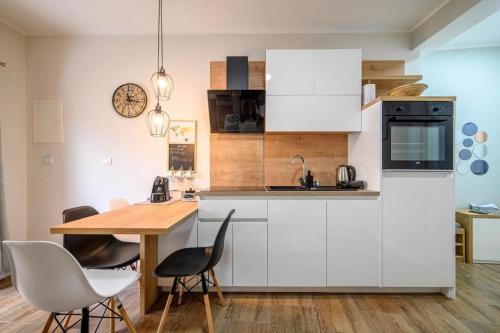 Apartments with parking space Sibenik - 23756