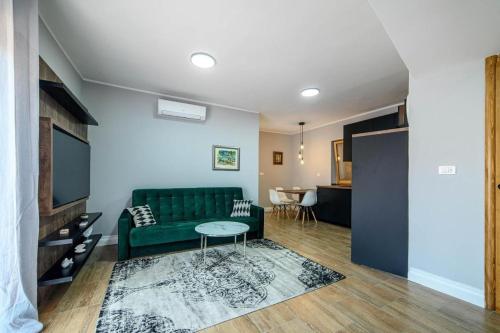 Apartments with parking space Sibenik - 23756