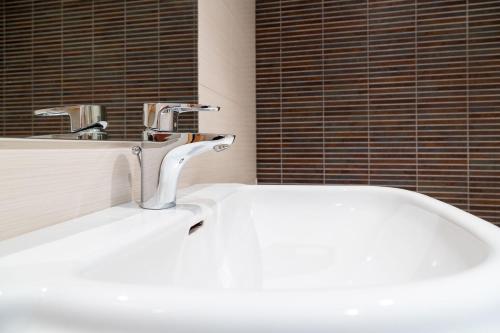 a bathroom with a white sink and a mirror at En el corazón de Canillo, junto al Puente Tibetano in Canillo