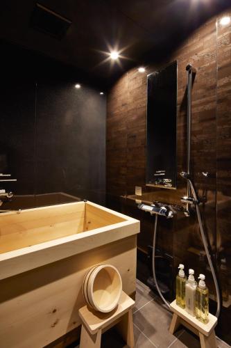 a bathroom with a tub with a toilet and a shower at Misono no Oyado - RO 美園のおやど - ろ #IO2 in Wakayama
