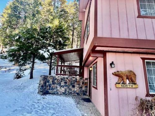 Gallery image of Stay in Yosemite-Cozy Bear North-Sleeps 5 in Yosemite West
