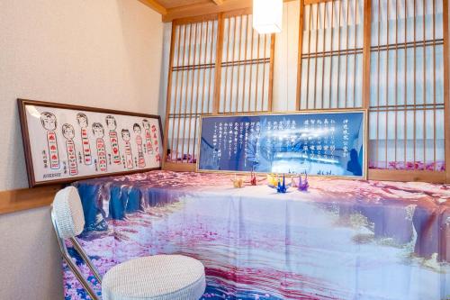 a room with a swimming pool with a table and chairs at たび宿Yumiashi in Sendai