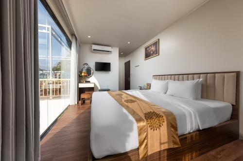 Кровать или кровати в номере Ecorest Villa Cat Ba Moutain View
