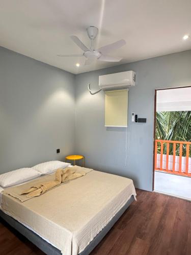 Katil atau katil-katil dalam bilik di Beach Shack Loft Side Seaview
