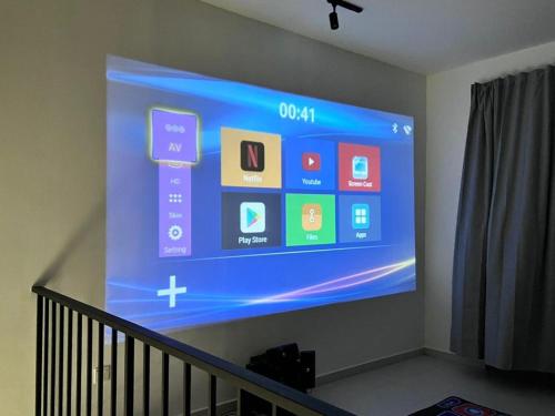 TV a/nebo společenská místnost v ubytování Senai 14pax The Joyous Home Pooltable nr Airport JPO by Ourstay
