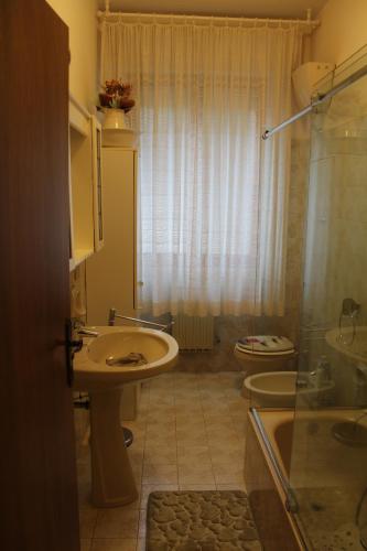 a bathroom with a sink and a toilet and a shower at B&B Da Roby in Corinaldo