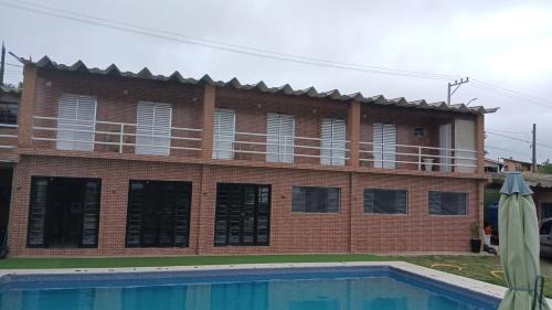 Bazén v ubytování Chácara Ibiuna 9 Qts , Condominio, Pesqueiro, 27 pessoas nebo v jeho okolí