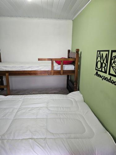 Postel nebo postele na pokoji v ubytování Chácara Ibiuna 9 Qts , Condominio, Pesqueiro, 27 pessoas