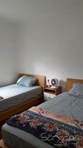 Postel nebo postele na pokoji v ubytování Sanjang Apartments