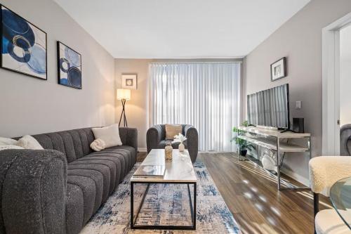 a living room with a couch and a table at Location Walk to the beach Chic Condo! in Los Angeles