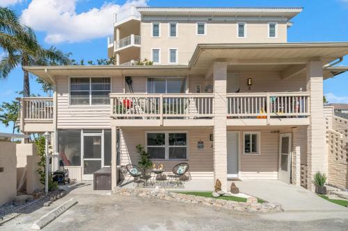 Μπαλκόνι ή βεράντα στο Manatee Key-Waterfront Minutes to Turtle Beach