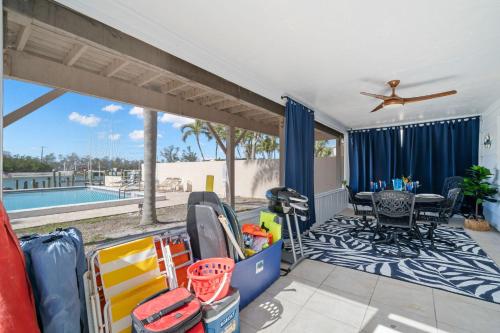 Πισίνα στο ή κοντά στο Manatee Key-Waterfront Minutes to Turtle Beach