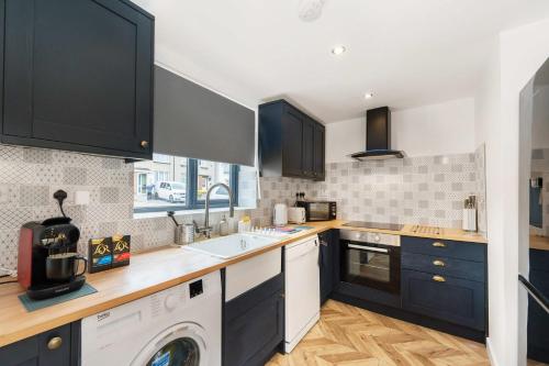 Köök või kööginurk majutusasutuses Chic Urban Haven with Double Bed House