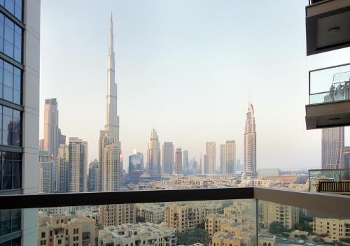 Lux 1BR Apt with BurjKhalifa Views in DowntownDubai