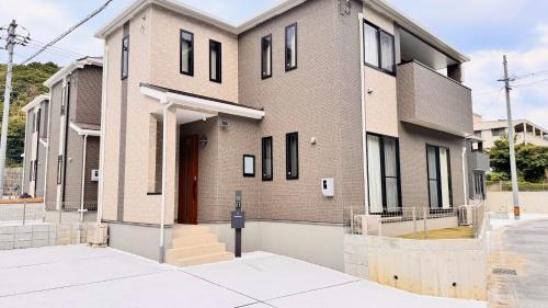 a brick house with a parking meter in front of it at ヤンバルハウスクイナ in Nago