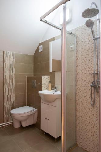 Ένα μπάνιο στο Cabana / Casa Tekla