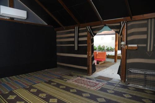 חאן שירת הערבה