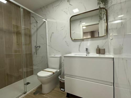 a bathroom with a toilet and a sink and a shower at Apartamento Playa Granada Golf in Motril