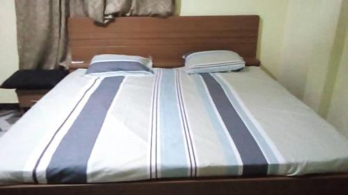 Llit o llits en una habitació de Executive Apartment