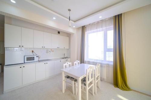 Kuchyň nebo kuchyňský kout v ubytování Eagle Town Serviced Apartment