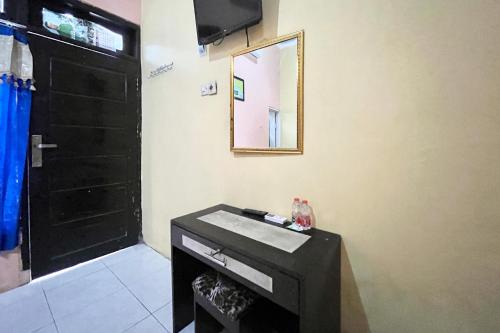 Φωτογραφία από το άλμπουμ του Raysha Luxury Guest House Mitra RedDoorz σε Triwung