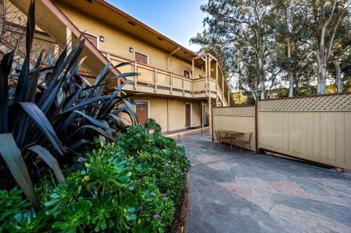 a building with a balcony on the side of it at Howard Johnson by Wyndham Santa Cruz in Santa Cruz