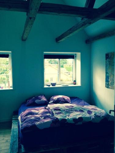 a bedroom with a bed in a blue wall at Stor villa med privat have in Bredebro