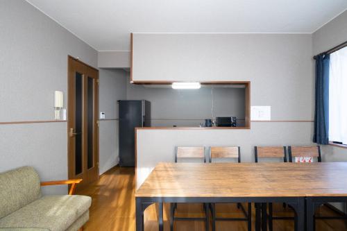 Ruang duduk di The Nekozane HAUS