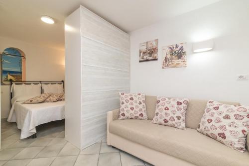 a living room with a couch and a bedroom at Bilo Nina in Santa Teresa Gallura