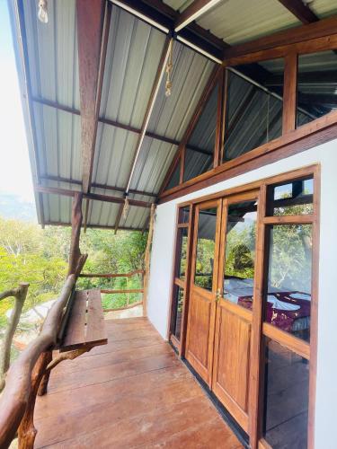 Un balcón o terraza de Ella Sky Cabana