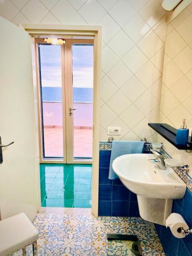 Villa Amare with beach and breathtaking views photo 3