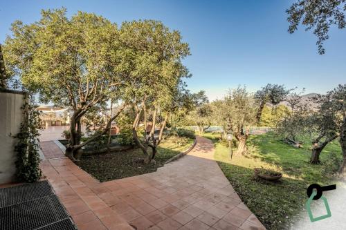 a patio with trees and a walkway at HOTIDAY Room Collection - Sarzana in Sarzana