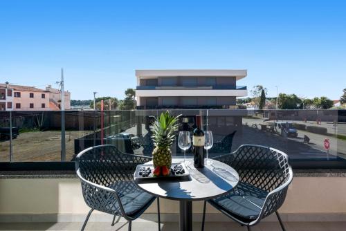 Ποτά στο Fly Room - S2 - MPolo