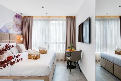 Fly Room - S4 - MPolo