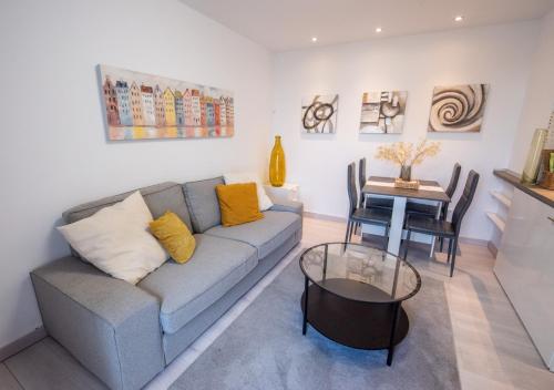 Two Bedroom apartment within Puerto Banus Marina