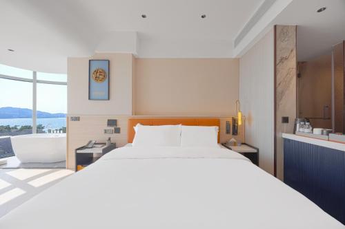 Ένα ή περισσότερα κρεβάτια σε δωμάτιο στο Days Inn by Wyndham Shantou Jinping