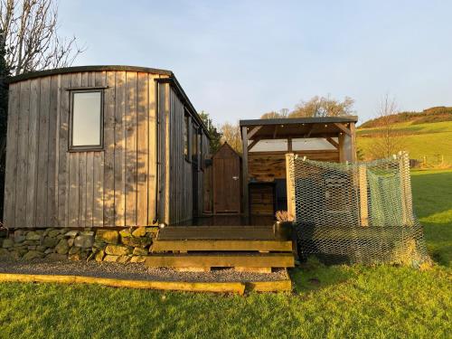Jardín al aire libre en Shepherds Hut-1 Bed-Hot Tub -views