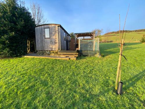 Jardín al aire libre en Shepherds Hut-1 Bed-Hot Tub -views