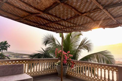 Μπαλκόνι ή βεράντα στο Casa Dior, A Beach View Villa, Goa