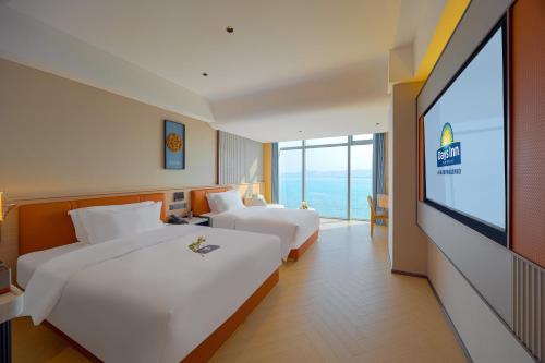 Ένα ή περισσότερα κρεβάτια σε δωμάτιο στο Days Inn by Wyndham Shantou Jinping
