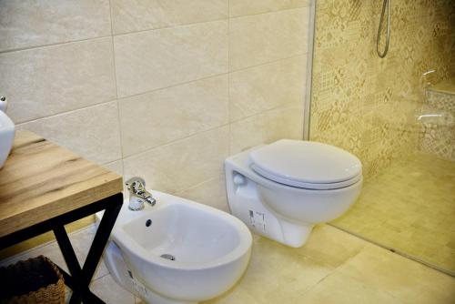 a bathroom with a toilet and a sink at La Conchiglia in Molfetta