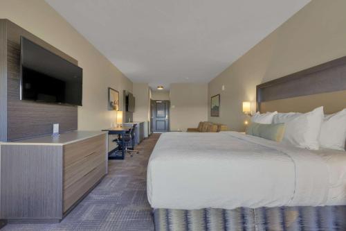Cama o camas de una habitación en Best Western Plus Fillmore Inn & Suites