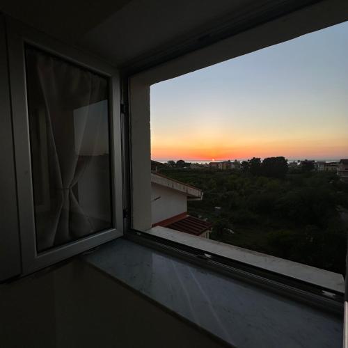 a window with a view of a sunset at Casa vacanza da Nonna Nunziata in Torrenova